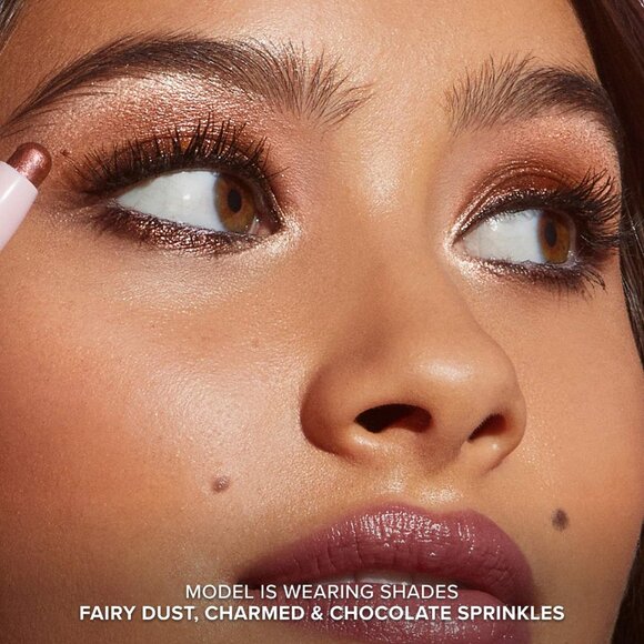 Too Faced Quickie Queen Cream Eye Shadow Stick – 1.5 g / 0.05 oz - Picture 8 of 14